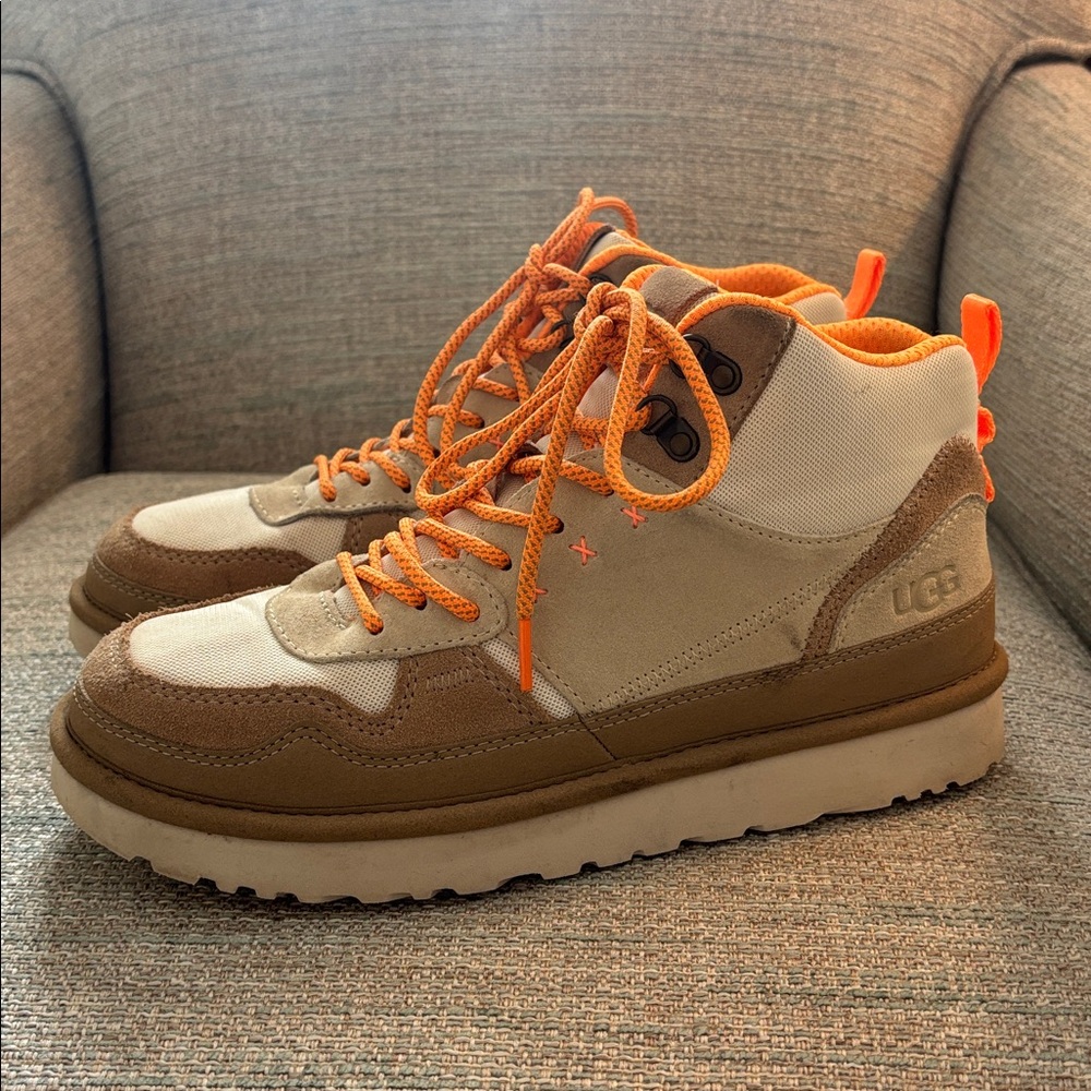 UGG Highland HI Heritage Boots Tan Suede‎ Women’s size 10